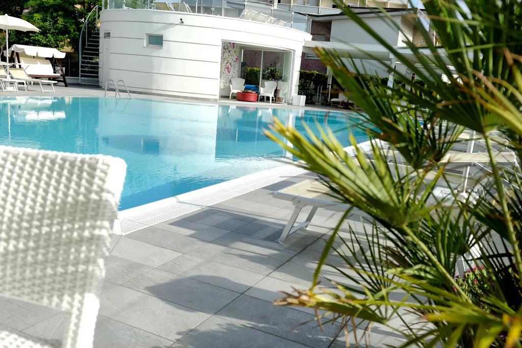 Hotel Caesar Лідо-ді-Савіо Екстер'єр фото